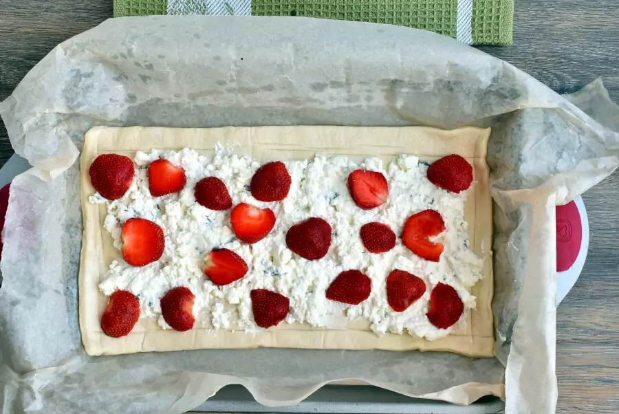 Strawberry feta thyme tart Recipe How To Make Strawberry feta thyme tart Delicious Strawberry feta thyme tart3.jpg