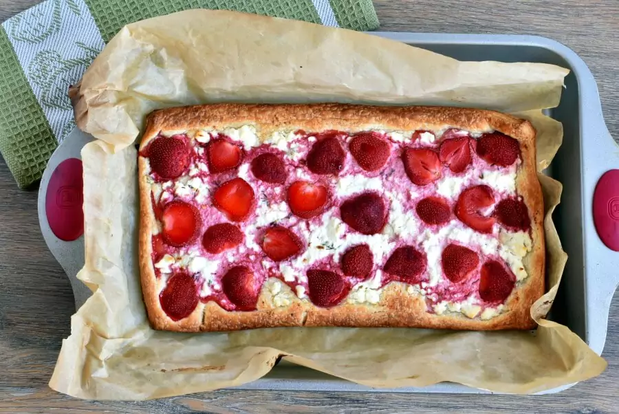 Strawberry feta thyme tart Recipe How To Make Strawberry feta thyme tart Delicious Strawberry feta thyme tart4.jpg