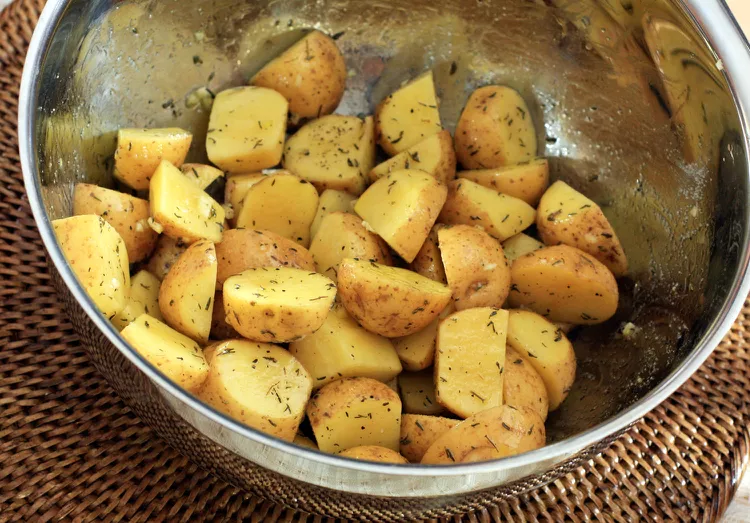 roast potatoes 1 56a8bd5e5f9b58b7d0f4b781