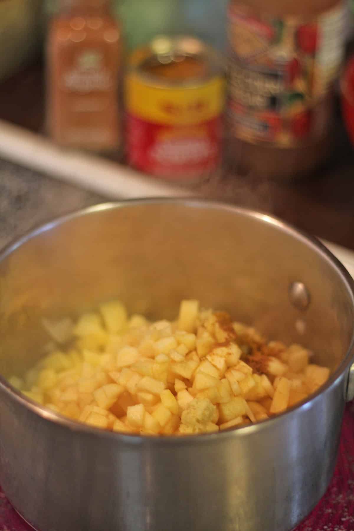 add apples spices