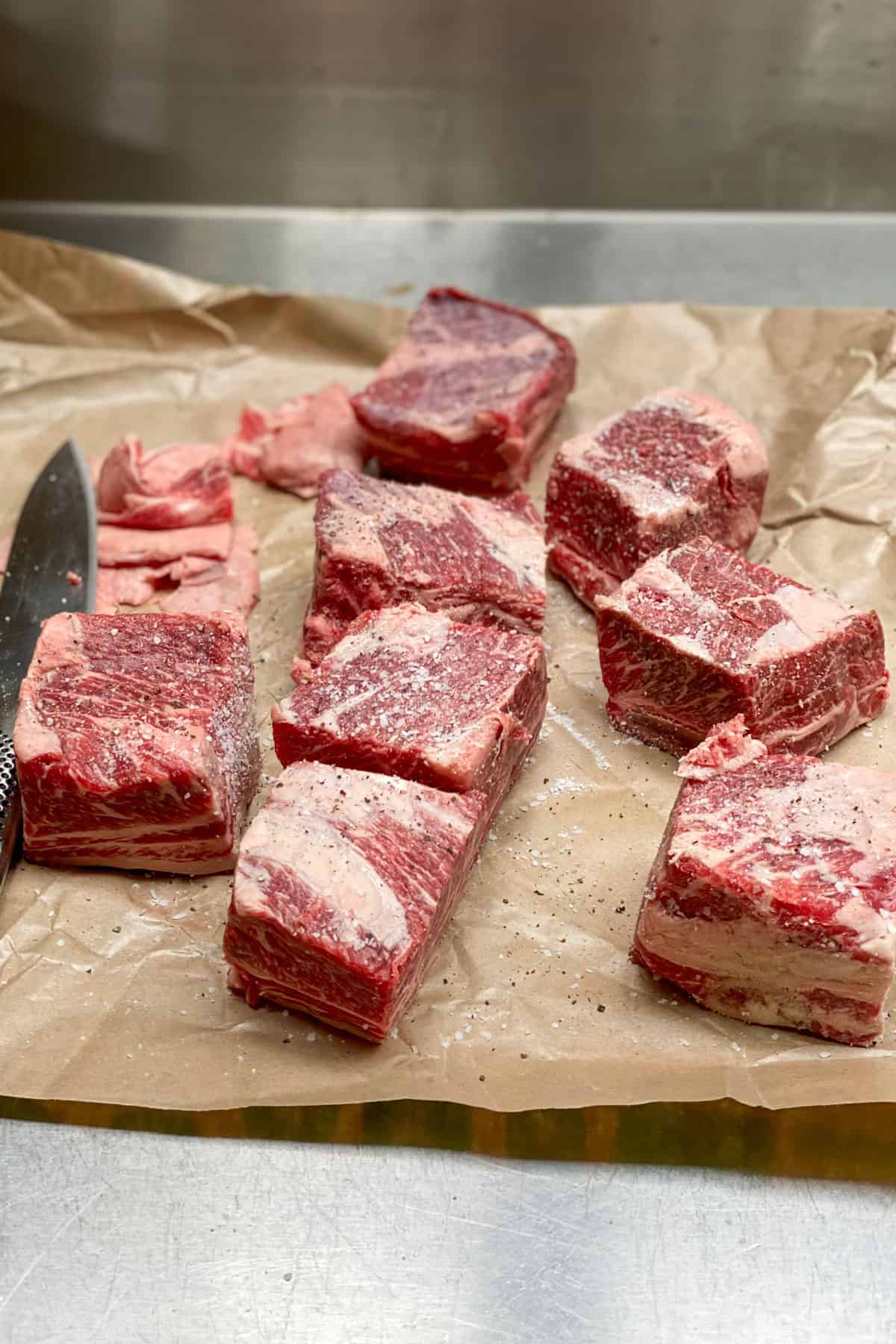 raw short ribs salted peppered