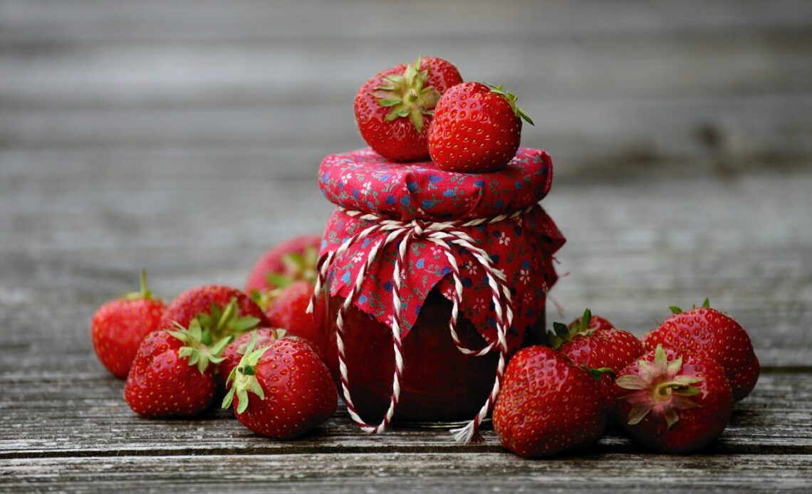 strawberries 5335155 1280